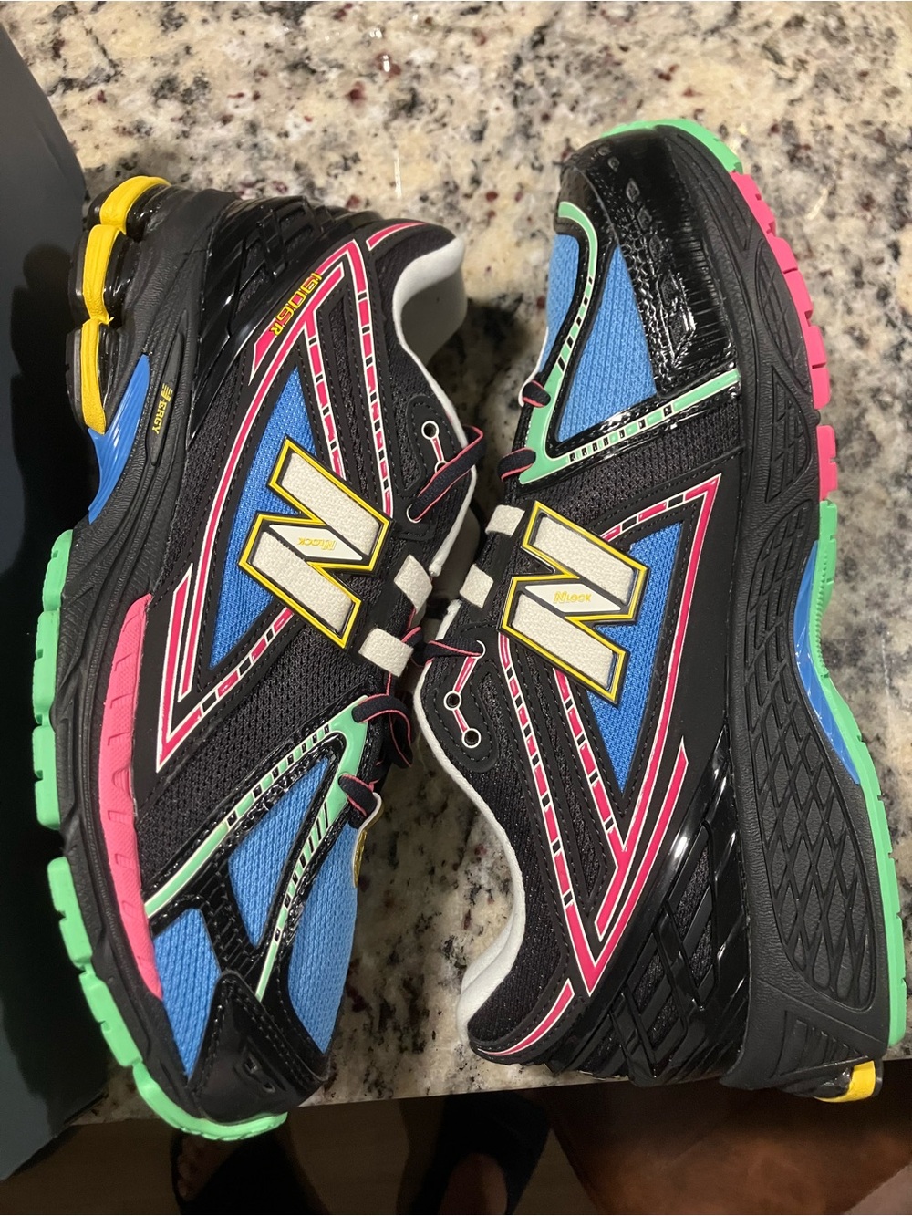 New Balance Mens Black Blue Multicolor Athletic Sneakers Sz 9.5